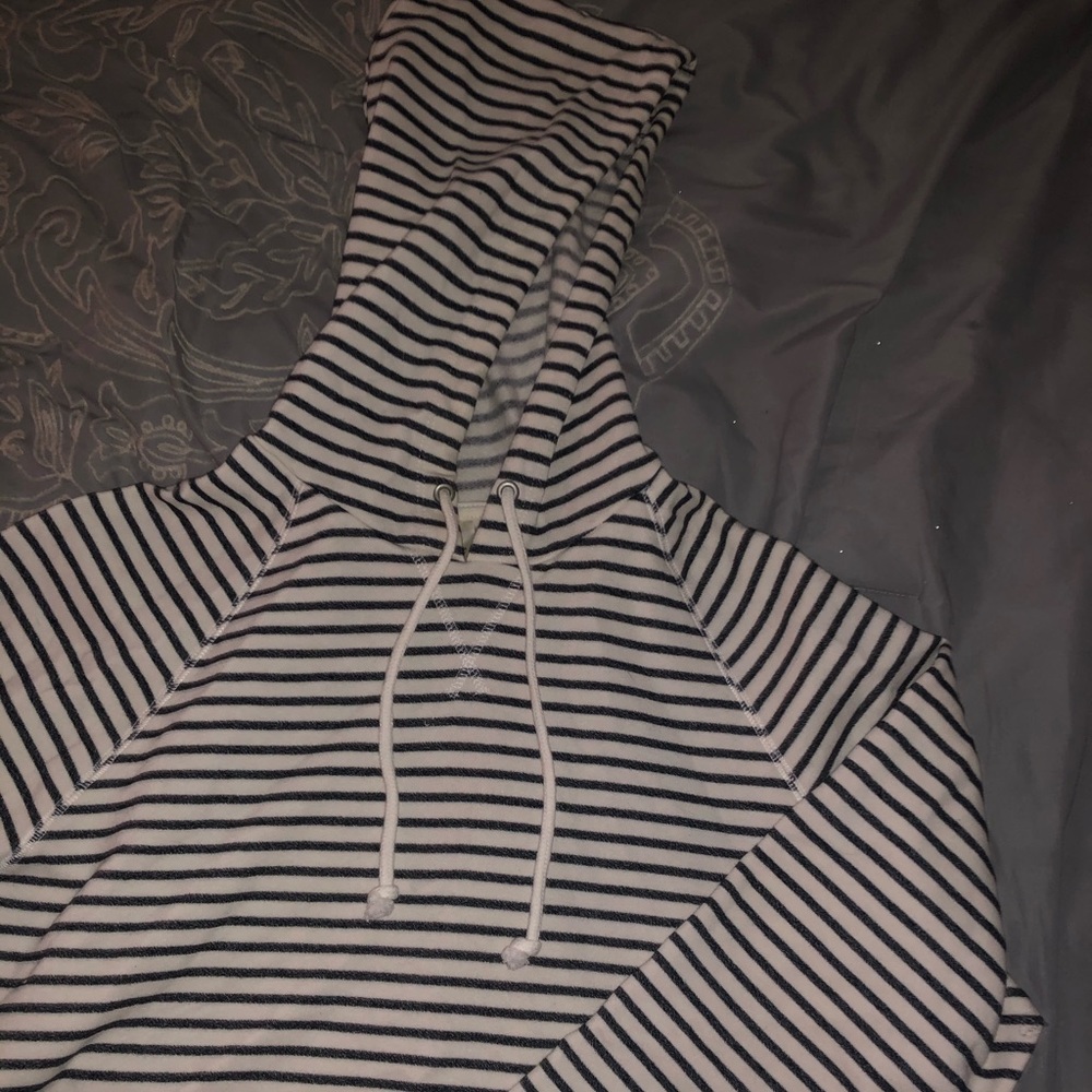 NWOT H&M Cropped Hoodie✨